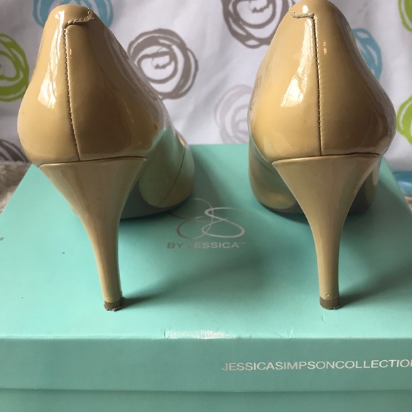 Jessica Simpson nude heels - Picture 2 of 4